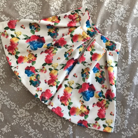 FOREVER 21 floral Skirt Skater Fit and Flare SUMMER - Picture 4 of 4